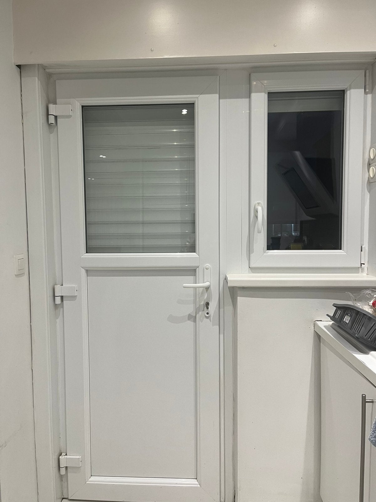 Fenêtres en PVC et porte extérieure avec volets, Enlèvement, Comme neuf, Fenêtre de façade ou Vitre