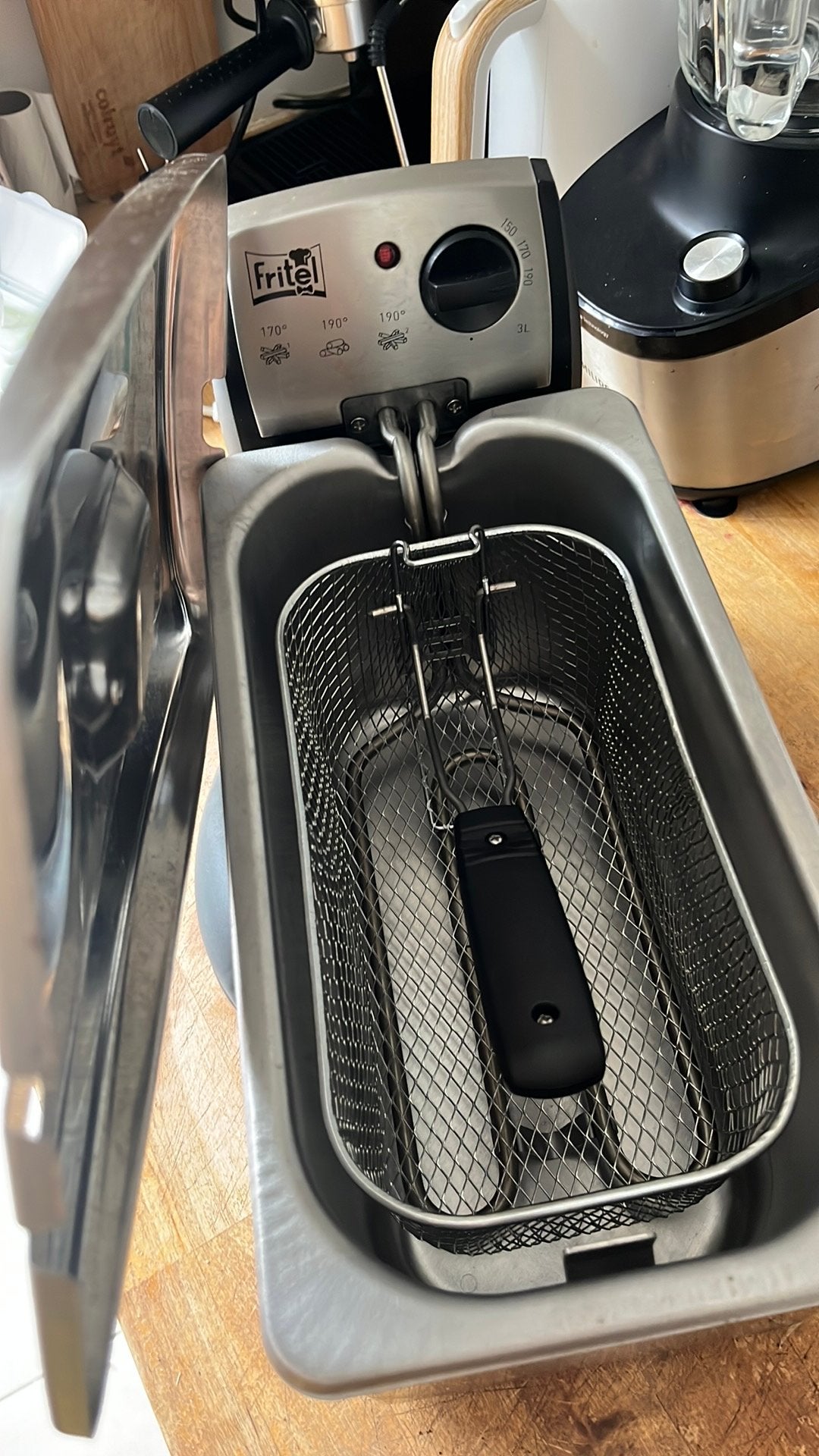 Nieuw friteuse, Elektronische apparatuur, Frituurpannen, 2 tot 3 liter, Ophalen, Zo goed als nieuw, Uitneembare binnenpan
