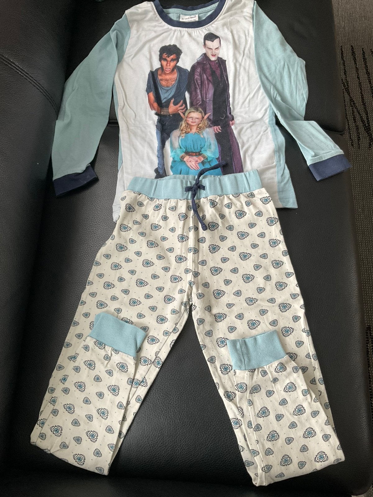 Pyjama nachtwacht studio 100 maat 122/128, Vêtements | Femmes, Pyjamas, Enlèvement ou Envoi, Comme neuf