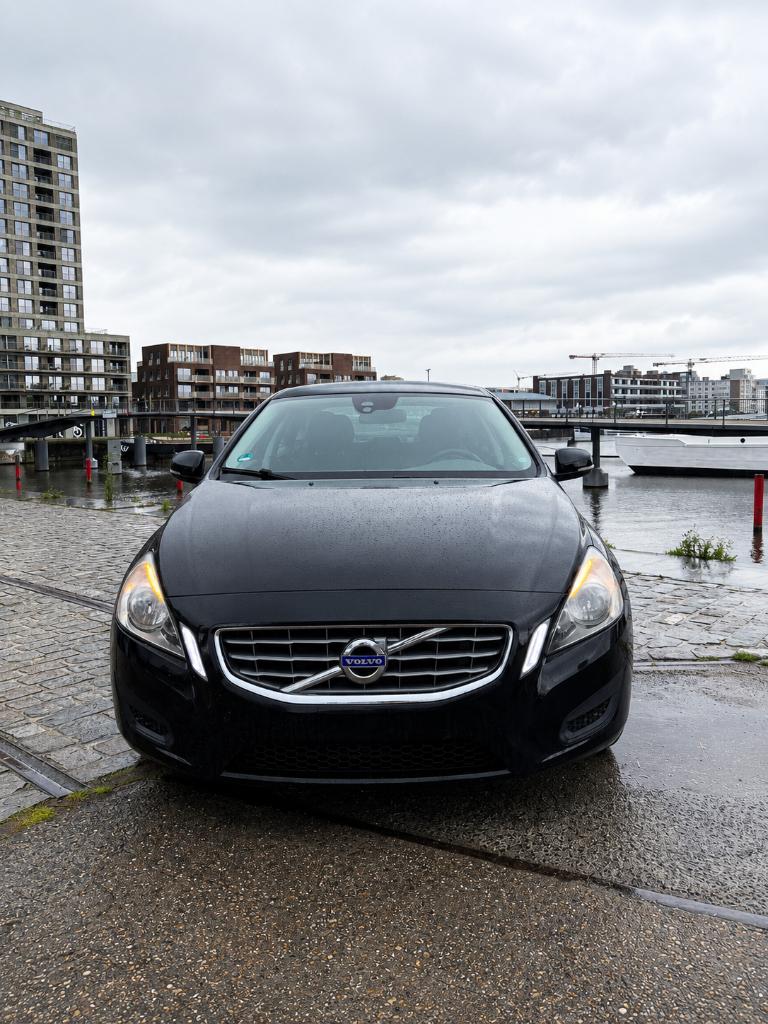 Volvo S60 1.6 Kinetic 4T Benzine Automaat (2011), Auto's, Zwart, S60, Zwart, 5 deurs