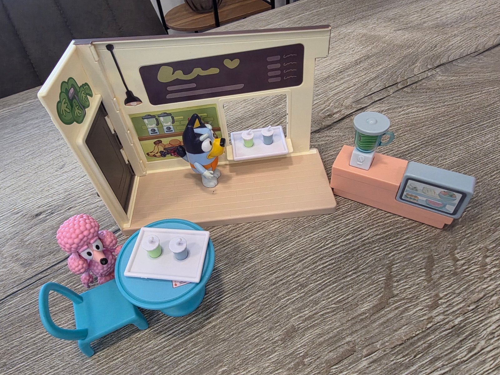 magasin de jouets, Enlèvement