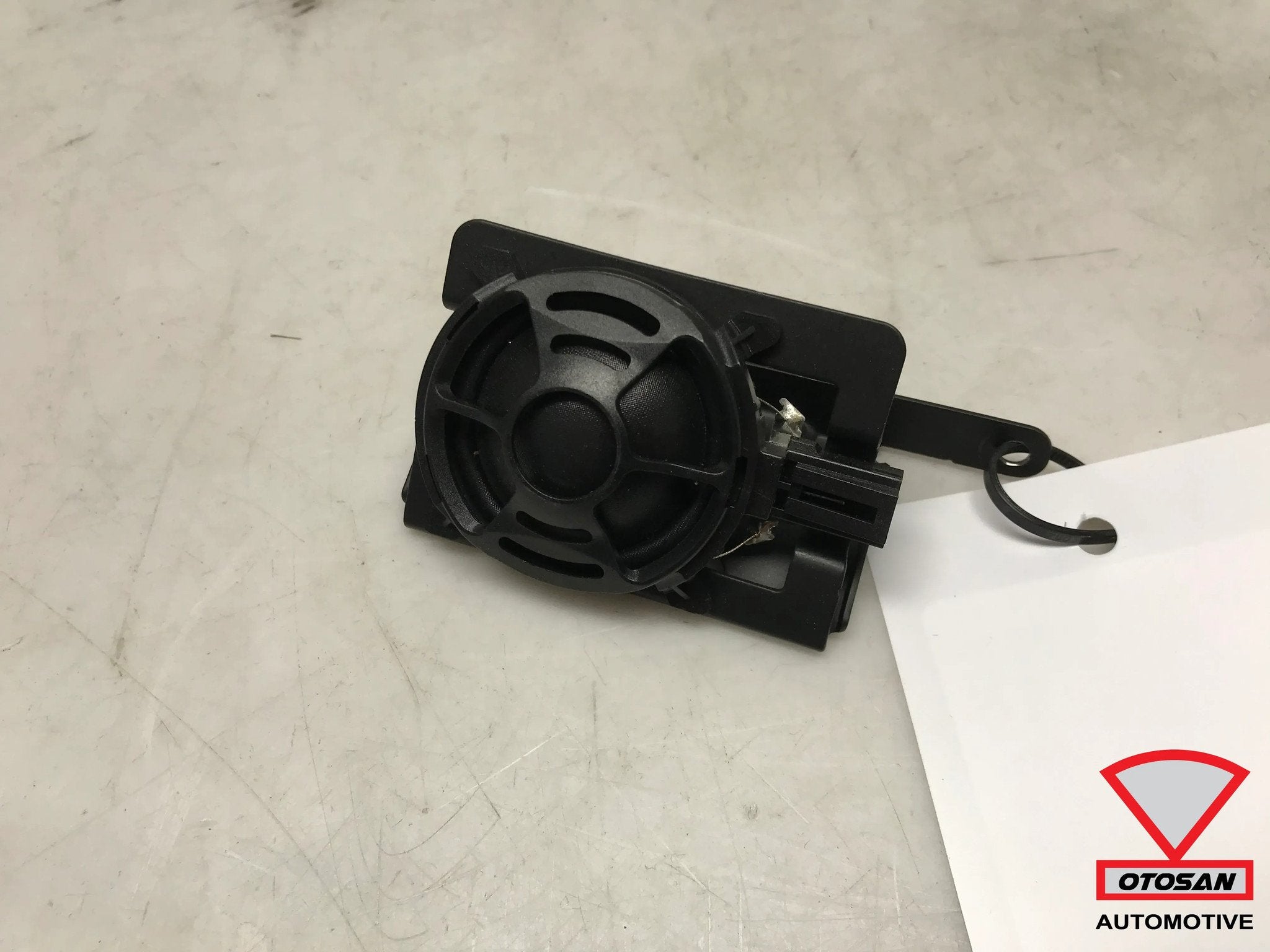 Audi A4 8W B&O Bang & Olufsen Tweeter Links Voor 8W5035399D, Gebruikt, AUDI AG, Auto-Union-Strasse 1
85045  Ingolstadt, DE, Audi