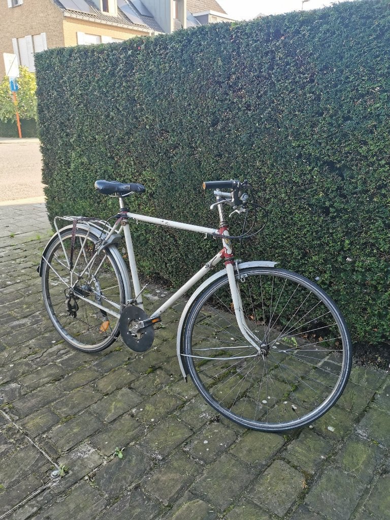 Retro koersfiets., Ophalen
