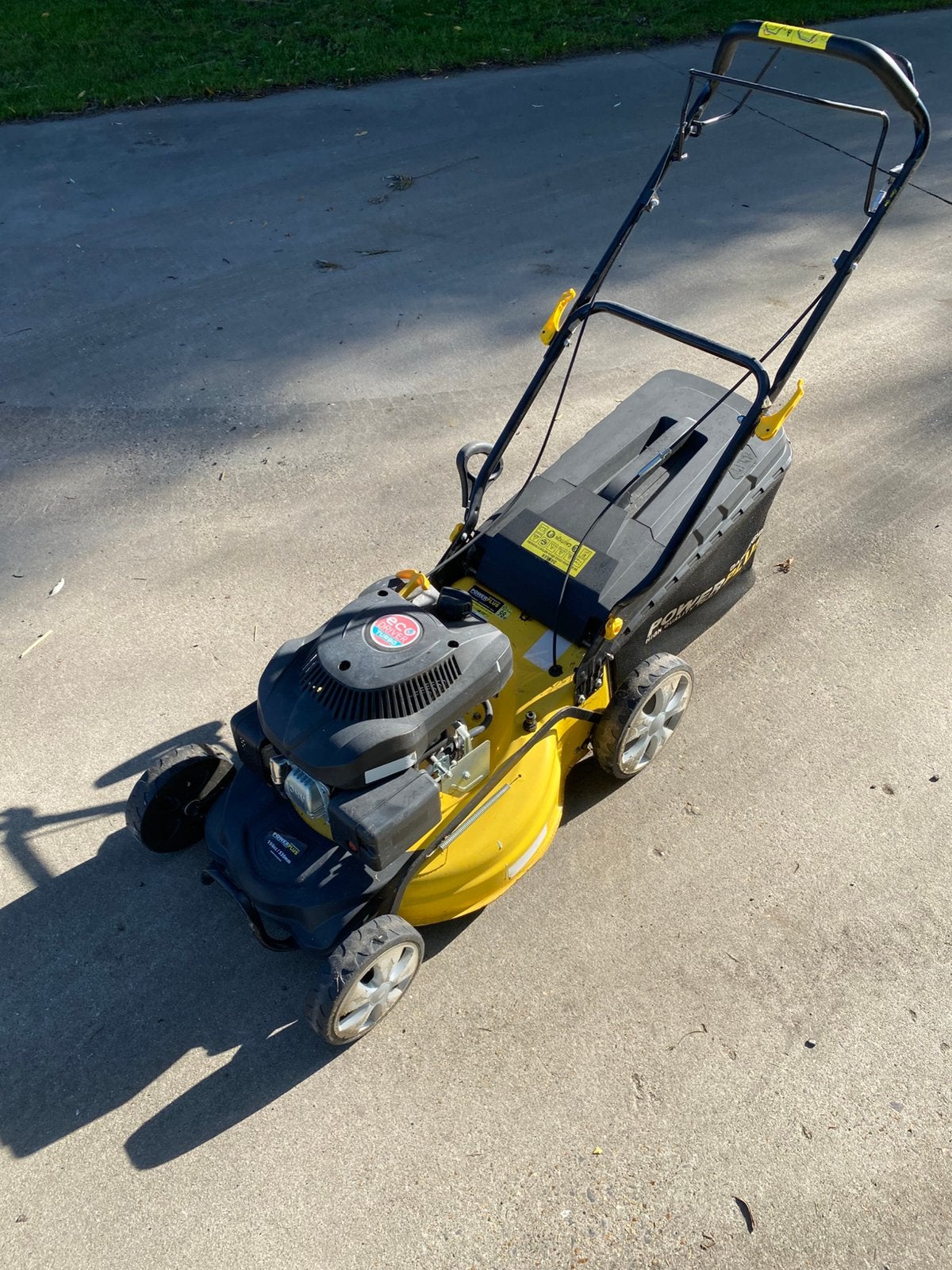Krachtige Powerplus 196cc Benzine Grasmaaier (53cm XL), Jardin & Terrasse, Enlèvement, Comme neuf