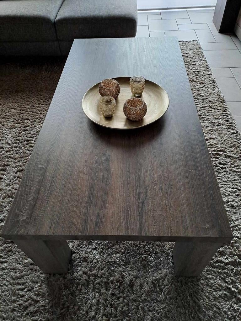 Table basse marron, Enlèvement