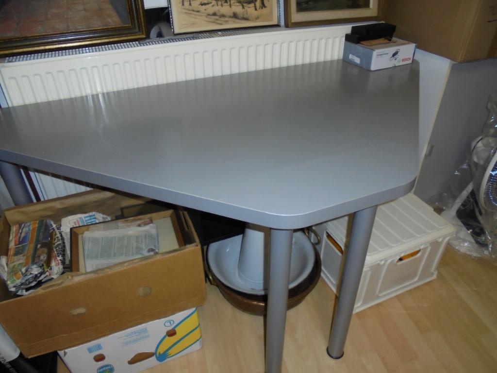 grijze hoektafel, Ophalen