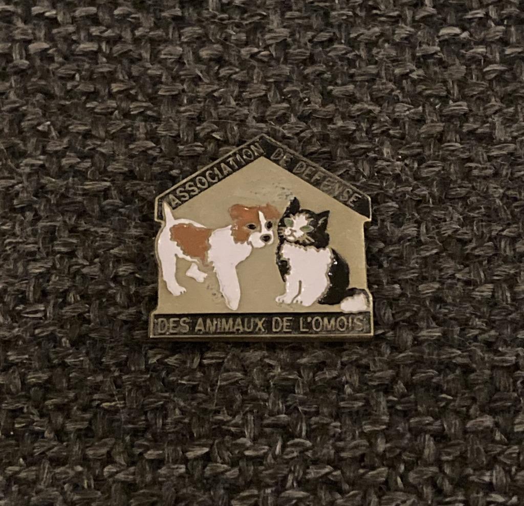 PIN - DEFENSE DES ANIMAUX - CHAT - CHIEN, Envoi, Utilisé, Animal et Nature, Insigne ou Pin's