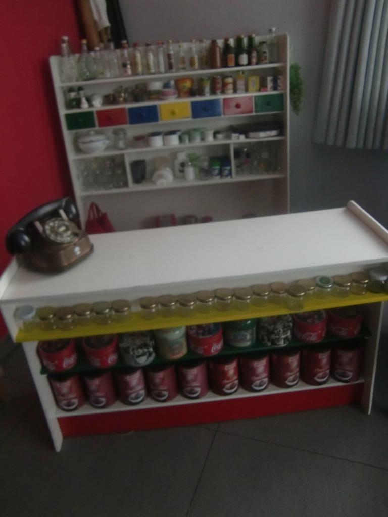 WINKELTJE SINTERKLAAS VERJAARDAG PASEN RETRO UNIEK ANTIEK, Enlèvement, Utilisé, Meuble ou Kitchenette
