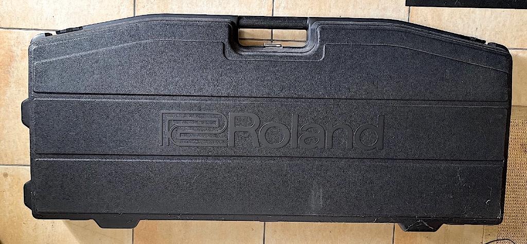 étui pour clavier/synthétiseur ROLAND vintage, Musique & Instruments, Enlèvement ou Envoi, Utilisé, Clavier ou Synthétiseur, Flight case