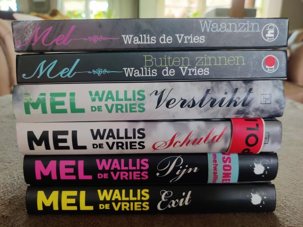 Jeugdthrillers - Mel Wallis de Vries, Ophalen of Verzenden, Zo goed als nieuw