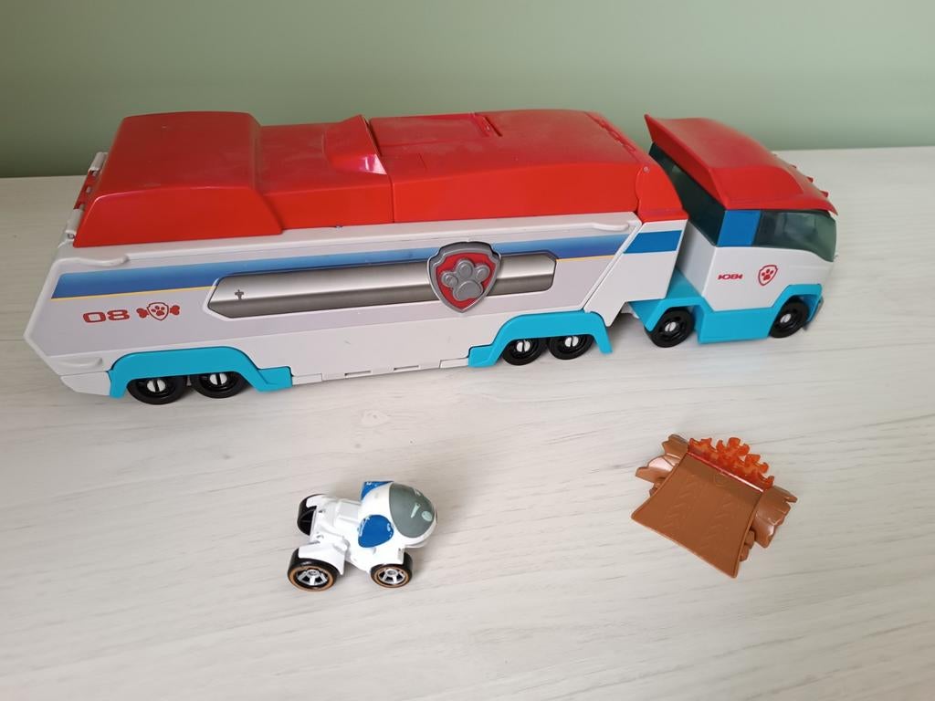 Set de jeu 2 en 1 Paw Patrol Hauler, Enlèvement