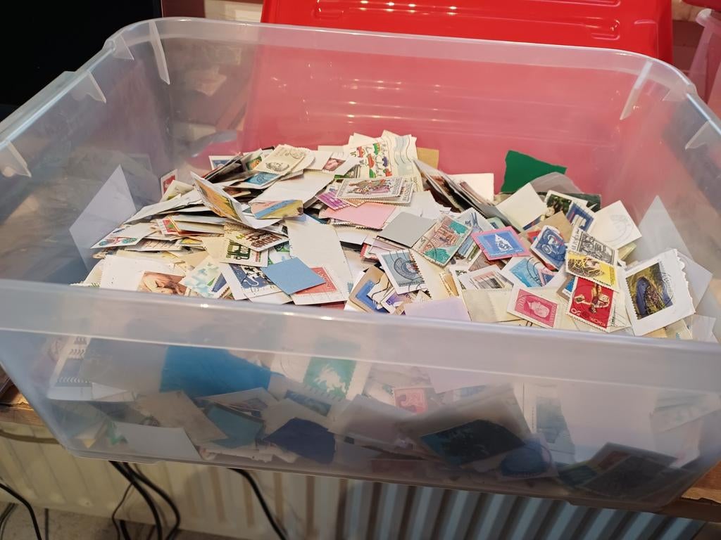 Om gratis postzegels weg te geven, Postzegels en Munten, Verzenden