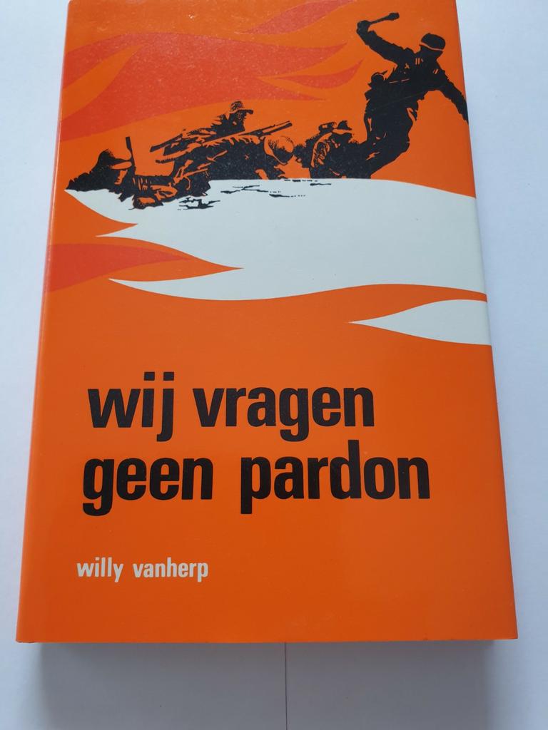 Wij vragen geen pardon.  Oostfront Collaboratie 1e druk 1976, Ophalen of Verzenden, Zo goed als nieuw