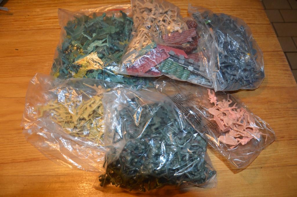AV. LOT DE FIGURINES SOLDATS EN PLASTIQUE, Ophalen of Verzenden