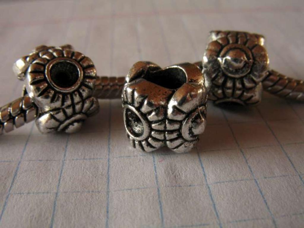 Tibetaans zilveren bedel: 4 ovalen, Bijoux, Sacs & Beauté, Bracelets à breloques, Neuf, Autres marques, Enlèvement ou Envoi, 4 bracelets à breloques ou plus