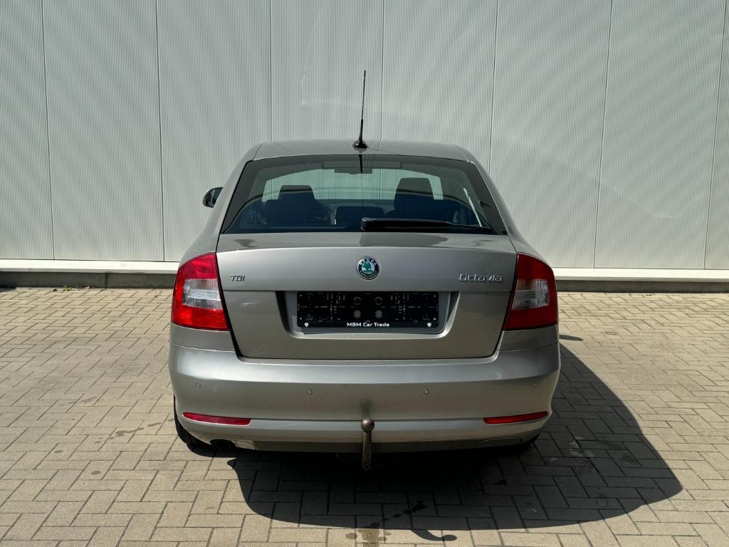 ✅ Skoda Octavia 1.6TDI Navi Cruise Trekh PDC 1eig GARANTIE, Auto's, Voorwielaandrijving, Euro 5, Stof, Zwart