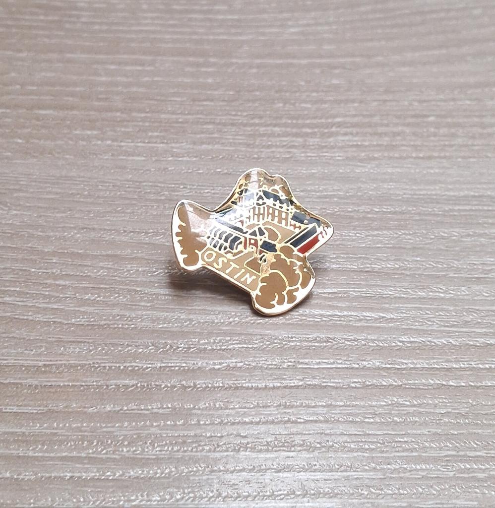 PIN - OSTIN - CHATEAU D'OSTIN - LA BRUYERE, Verzenden, Gebruikt, Stad of Land, Speldje of Pin