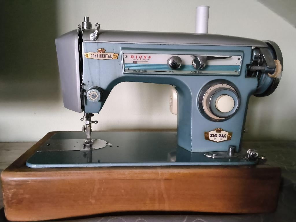Oude Singer naaimachine, Ophalen