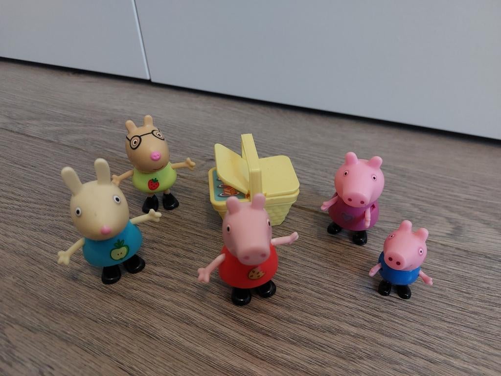 Peppa Pig : différentes figurines et panier de pique-nique, Enlèvement, Comme neuf