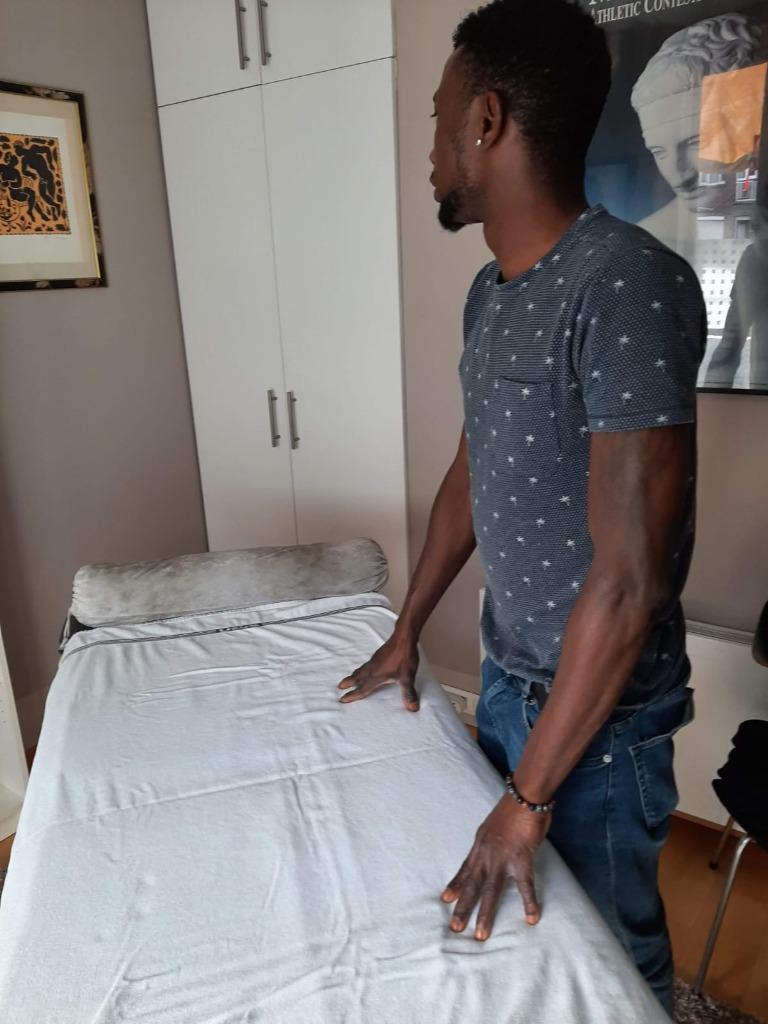 Fullbody massage vr mannen door zwarte masseur in Antwerpen, Ontspanningsmassage