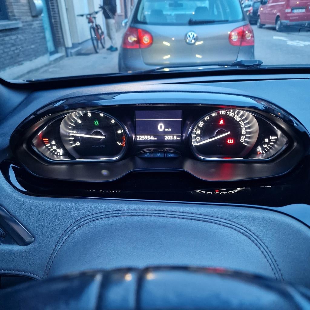 Peugeot 208 te koop, Auto's, Euro 5, Zwart, Handgeschakeld, Particulier