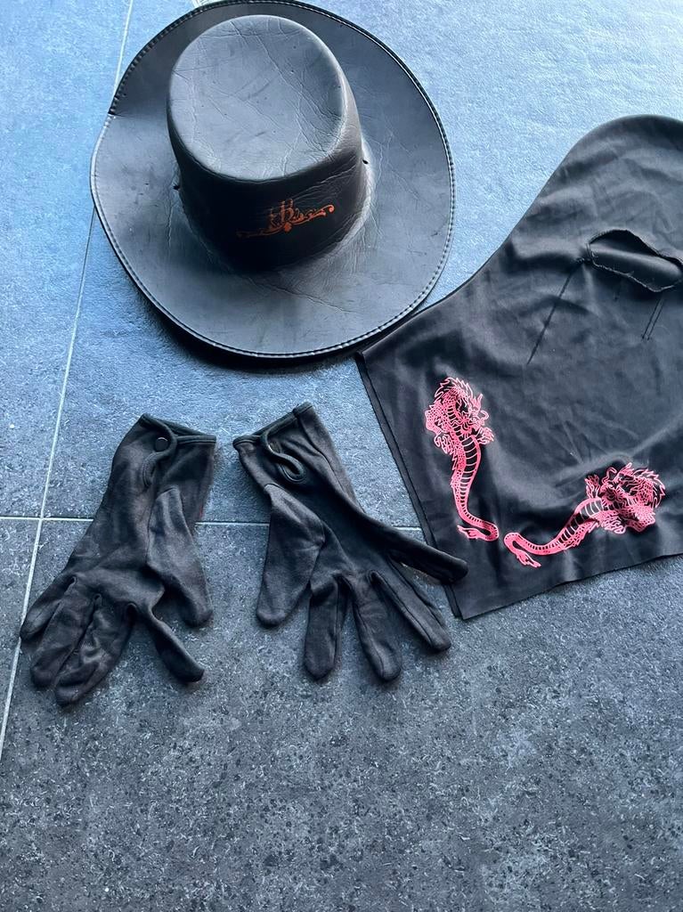 Chapeau cowboy gant et cagoule, Enlèvement ou Envoi, Porté