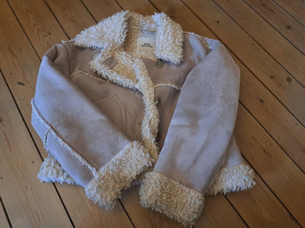 Urban Outfitters Beige Winter Jacket, size S-P, Kleding | Dames, Ophalen, Beige