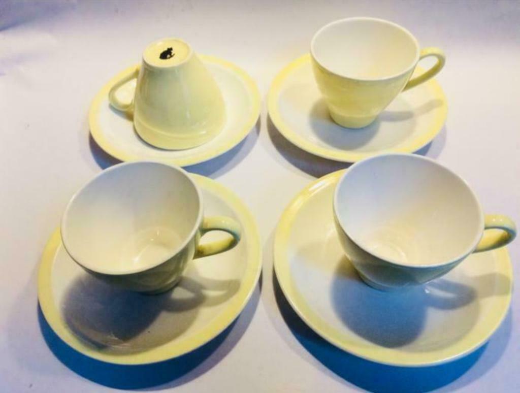 Vintage - Set van 4 gele koffiesets - Zwarte KAT, Antiek en Kunst, Ophalen of Verzenden