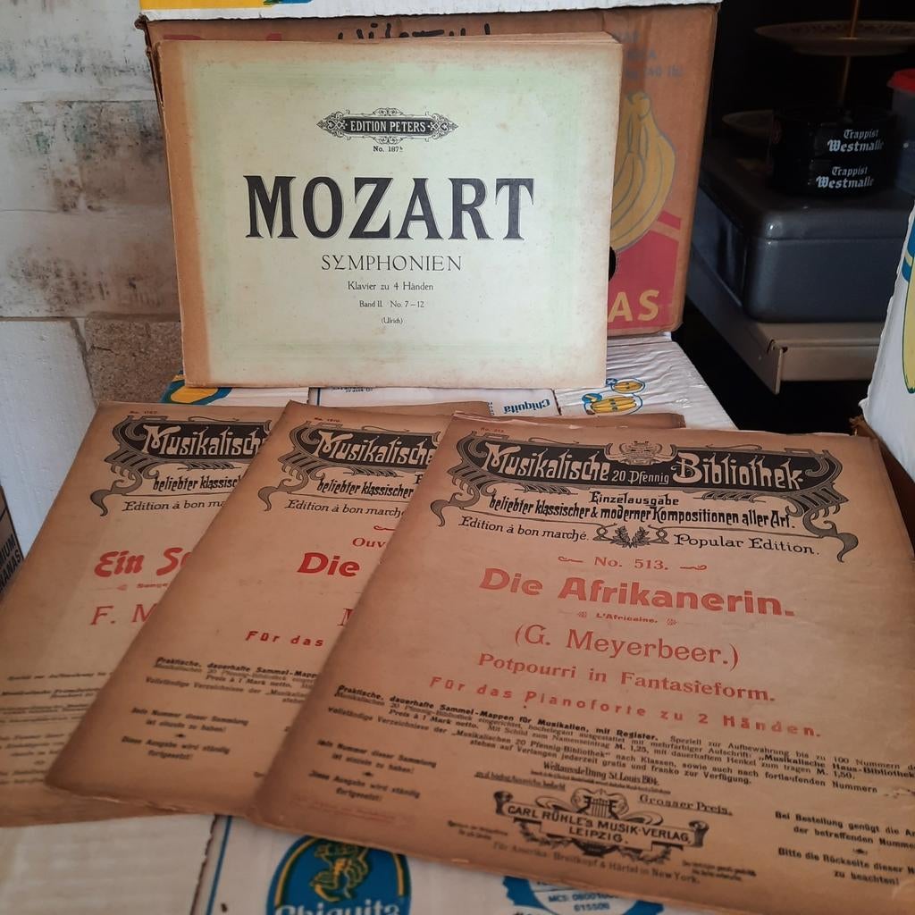 Partituren en boek Mozart ., Ophalen of Verzenden, Gebruikt