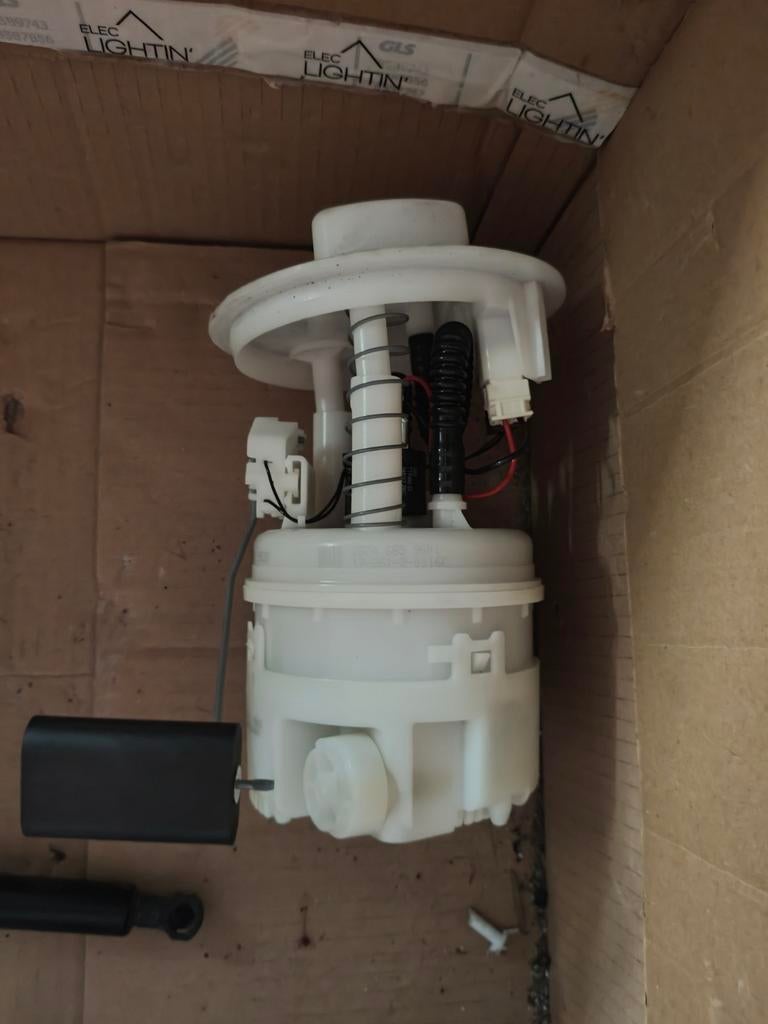 Benzinepomp Renault Clio ll van 2002. 14-16v, Ophalen