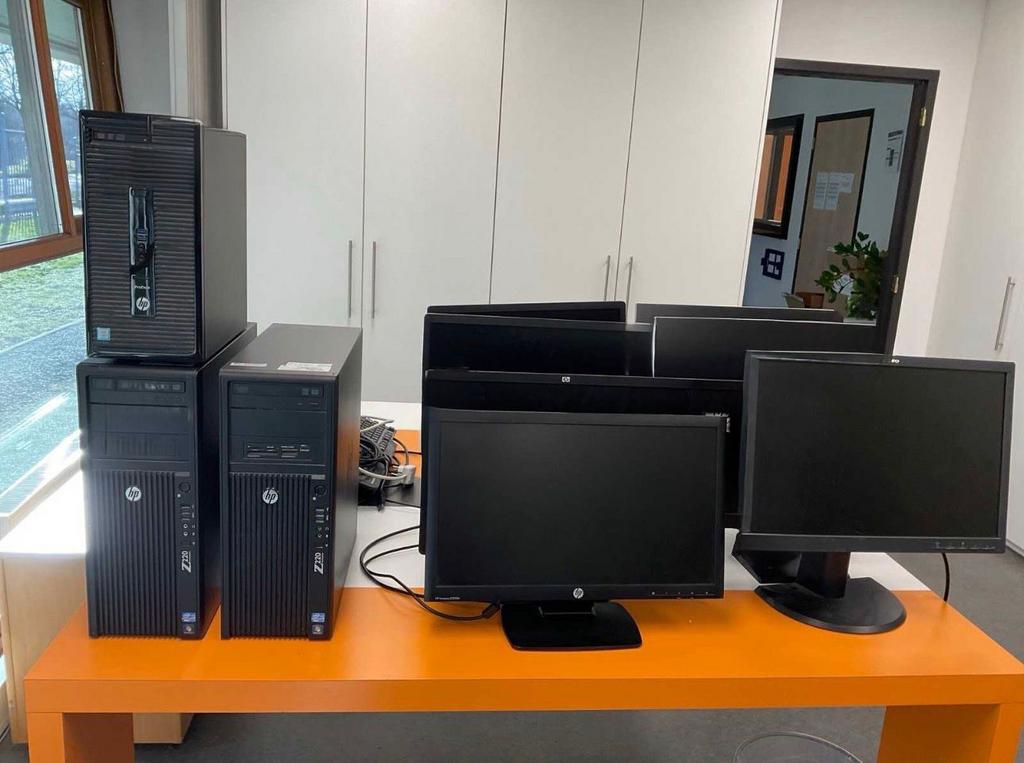 6 écrans fonctionnels ensemble — €72, - — Direct Mee, Informatique & Logiciels, Enlèvement ou Envoi, Comme neuf, IPS
