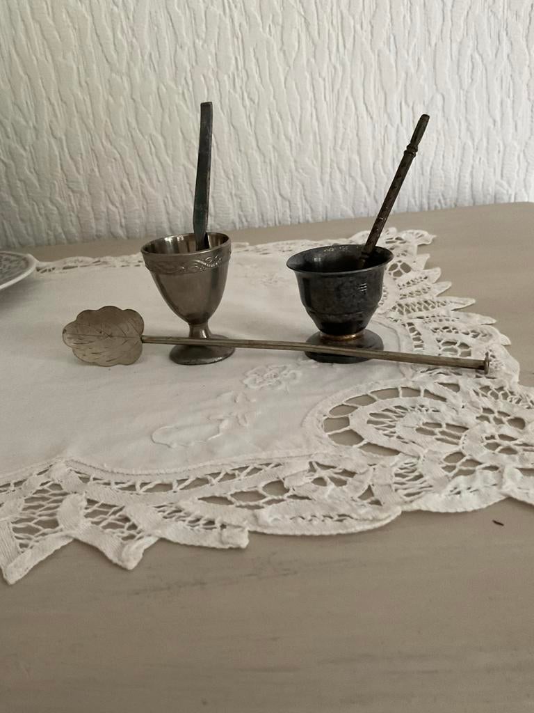 2 verzilverde eierdopjes met lepeltje, Antiek en Kunst, Antiek | Zilver en Goud, Ophalen of Verzenden, Zilver