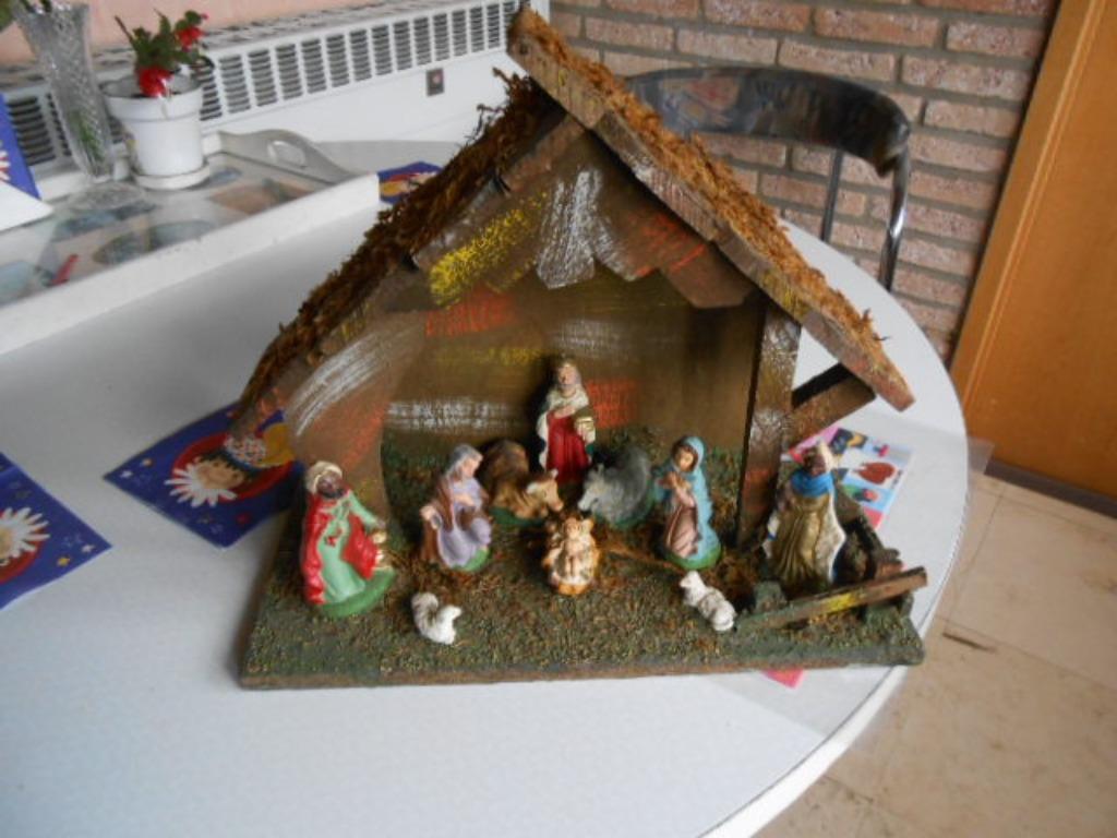 Kerststal 36 x 17 x 30 Maria Jozef Jezus os ezel 2 schapen, Diversen, Ophalen of Verzenden, Gebruikt