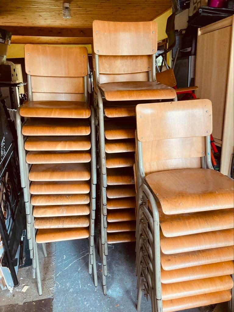 Vintage houten schoolstoelen en stapelstoelen, Enlèvement