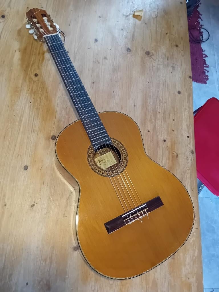 Spaanse concertgitaar Aria, Musique & Instruments, Instruments à corde | Guitares | Acoustiques, Utilisé, Guitare classique ou espagnole