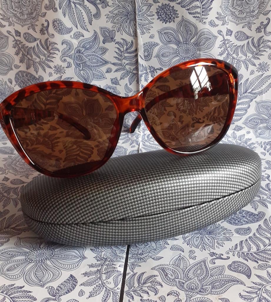 Paire de lunettes protection uv 400 avec étui, Handtassen en Accessoires, Ophalen of Verzenden, Zo goed als nieuw, Bril