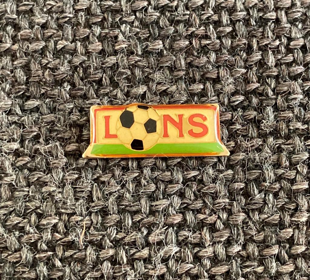PIN - LENS - FOOTBALL - VOETBAL, Envoi, Utilisé, Sport, Insigne ou Pin's
