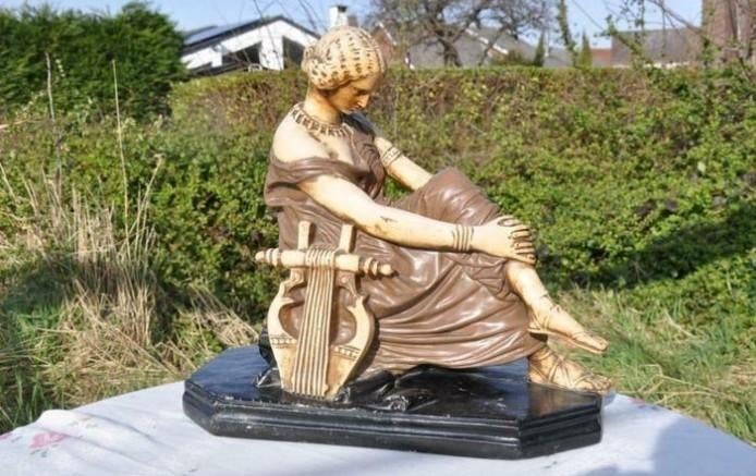 § statue art deco en platre, Antiquités & Art, Enlèvement ou Envoi