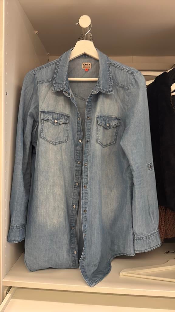 Super jolie chemise en jean, Vêtements | Femmes, Enlèvement, Comme neuf