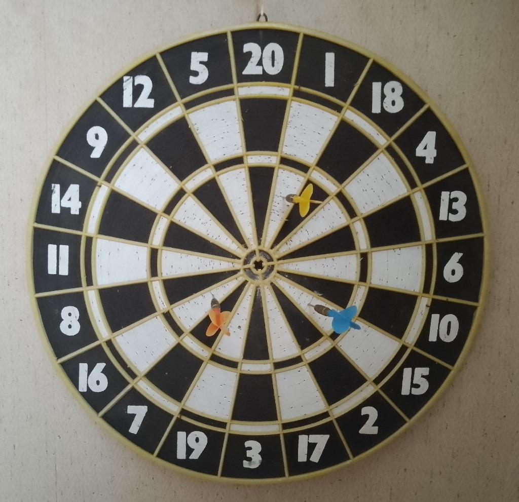 DARTBORD MET 3  PIJLTJES, Ophalen, Gebruikt, Dartbord met pijlen