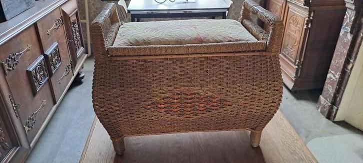 Oude houten Naaimand (ook poef), Ophalen, Gebruikt