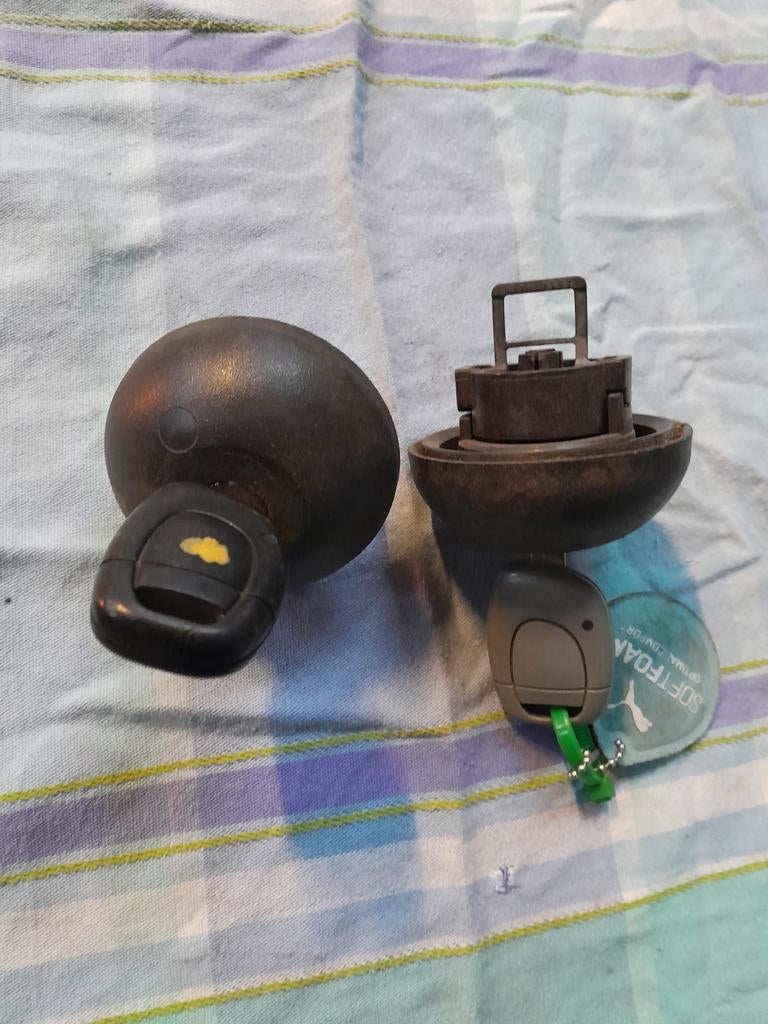 Bouchons de réservoir à carburant RENAULT CLIO 2 // TWINGO 1, Enlèvement ou Envoi, Utilisé, Renault