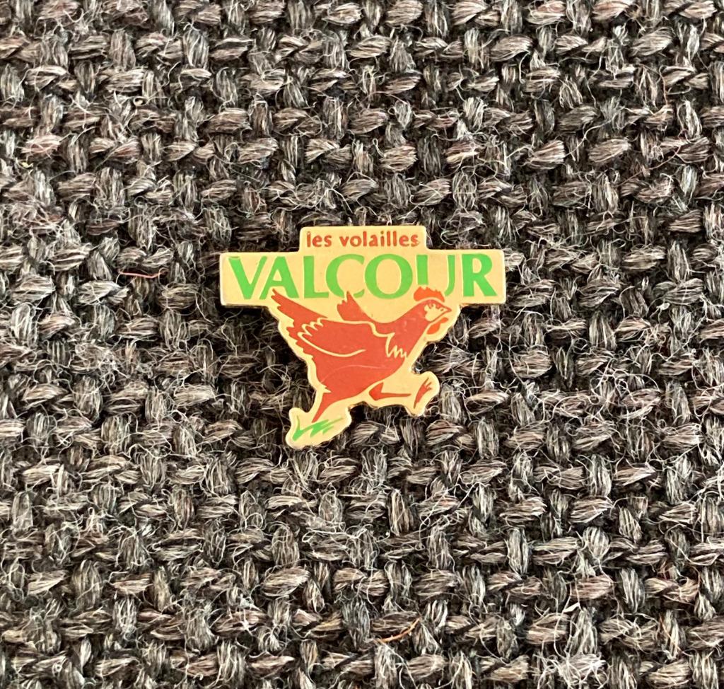 PIN - LES VOLAILLES VALCOUR - KIP - POULET, Envoi, Utilisé, Autres sujets/thèmes, Insigne ou Pin's