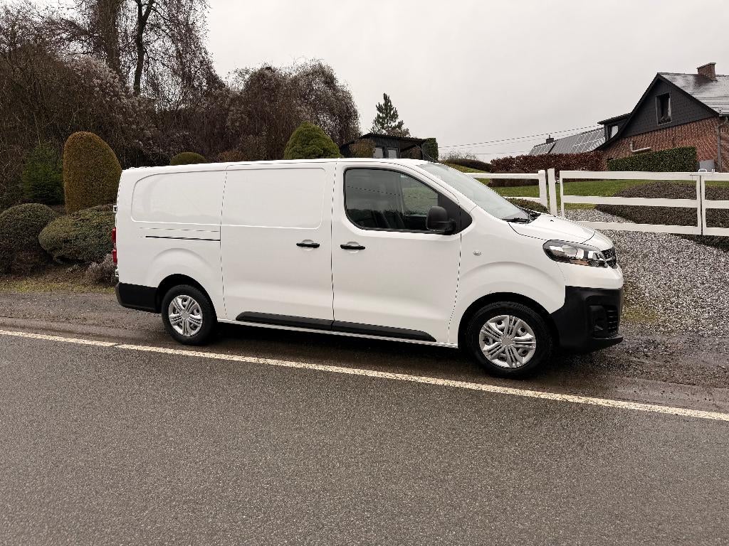 Opel Vivaro 1.5 Diesel L2H1 long châssis 14500€ HTVA, Autos, Opel, 75 kW, Achat, Euro 6, 3 places