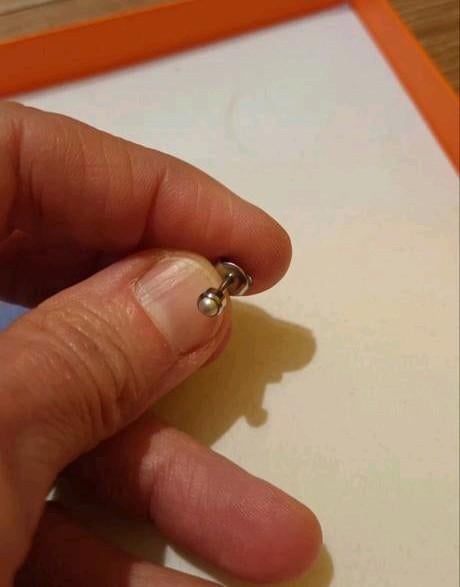 Perceuse unique argent, Bijoux, Sacs & Beauté, Puces ou Clous, Enlèvement ou Envoi, Comme neuf, Avec pierre précieuse