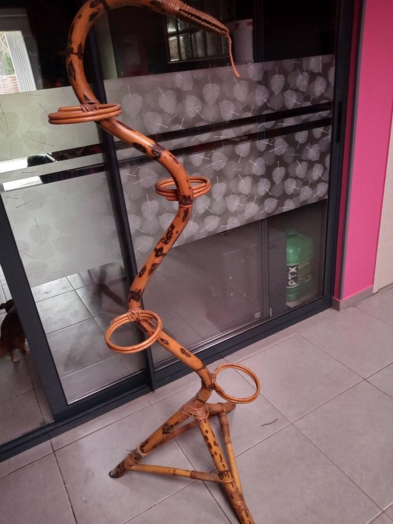 Vintage bamboe slangen plantenhouder, Antiek en Kunst