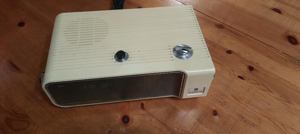 Authentique radio-réveil vintage années 70, Enlèvement