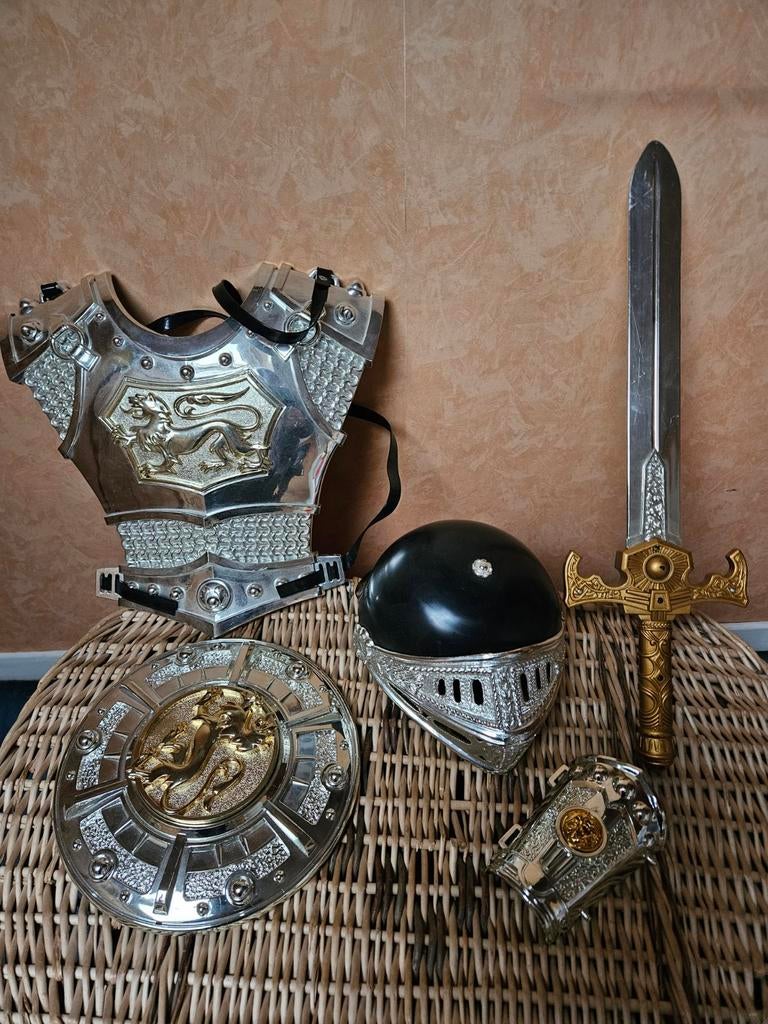 Déguisement gladiateur enft armure casque épée protège bras,, Hobby & Loisirs créatifs, Enlèvement