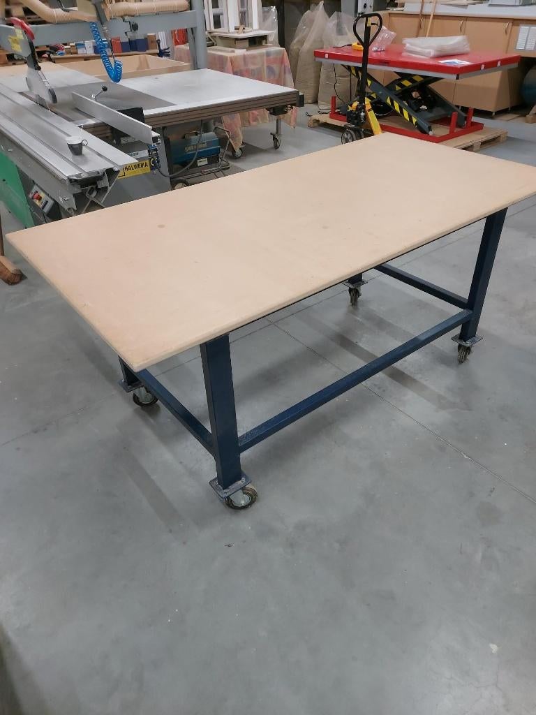 Degelijke verrijdbare werktafel, Doe-het-zelf en Bouw, Ophalen, Gebruikt, 70 tot 120 cm