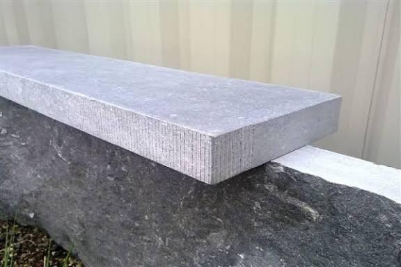 🔥Seuil de fenêtre PIERRE BLEUE BELGE DE 5cm + casse goute, Doe-het-zelf en Bouw, Plinten en Afwerking, Ophalen, Nieuw